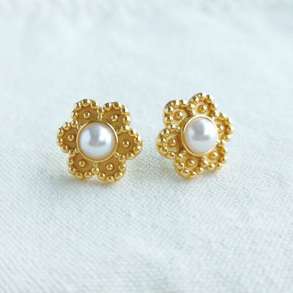 Julie Vos Stud Earrings - Colette - Pearl Gold - Picture 4 of 5
